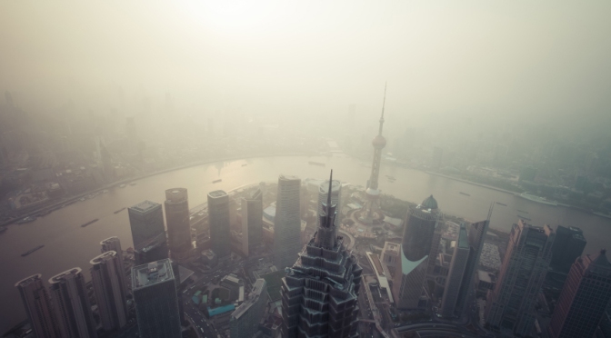 Šanghaj Čína:  Město je v troskách: „dotlačeno na pokraj kolapsu“