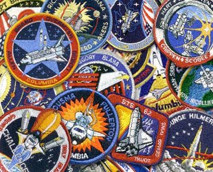 10 nejzlověstnějších symbolů na nášivkách účastníků tajných misí NASA a Pentagonu